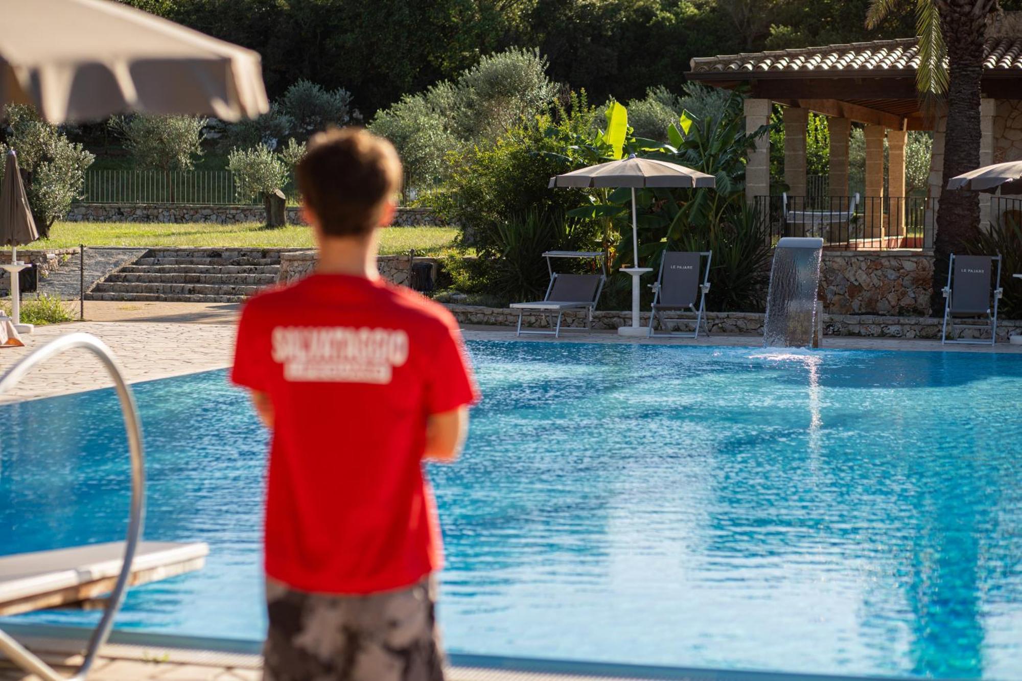 Hotel Masseria Le Pajare เปรสซิกเช ภายนอก รูปภาพ