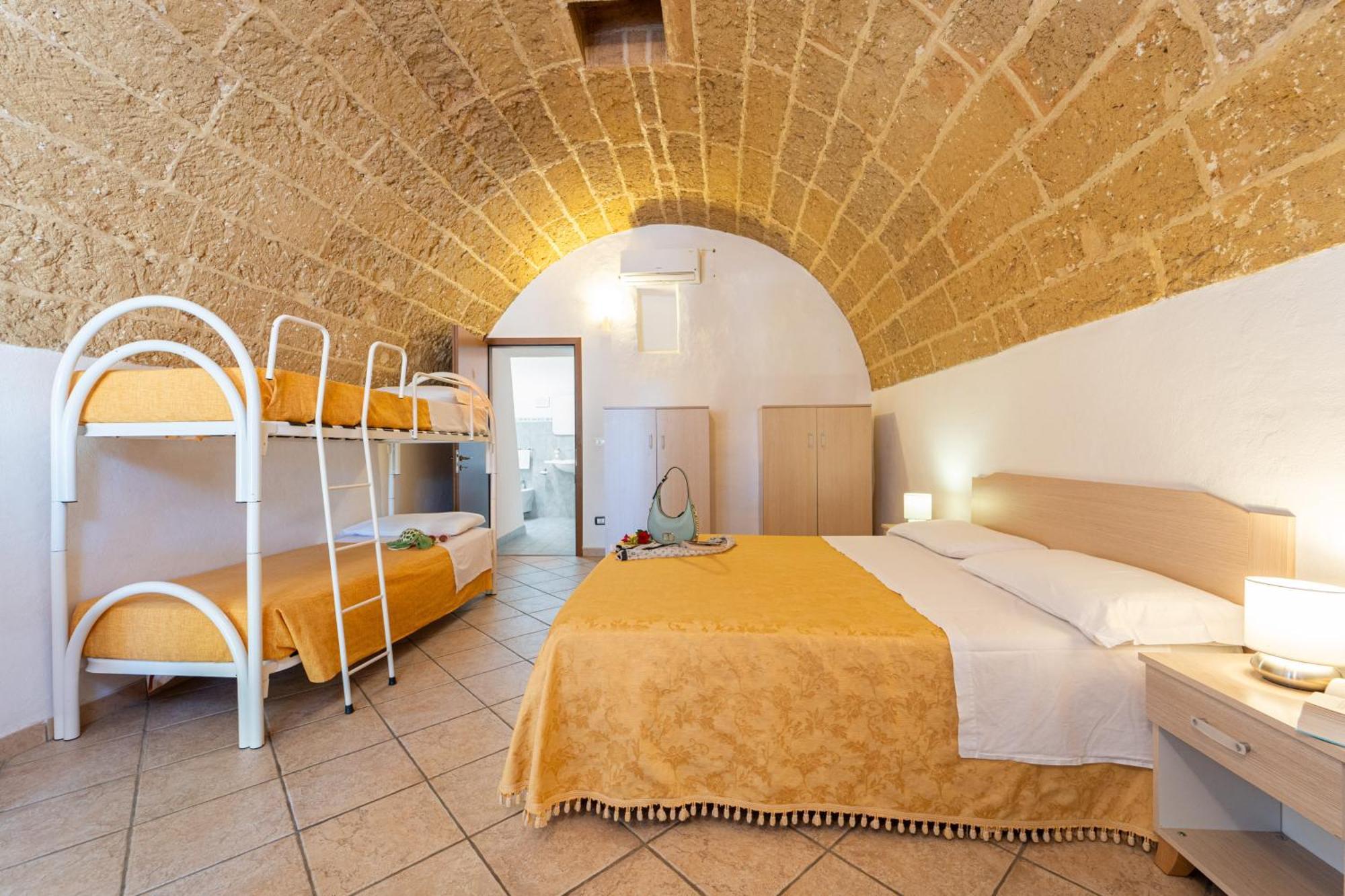 Hotel Masseria Le Pajare เปรสซิกเช ภายนอก รูปภาพ