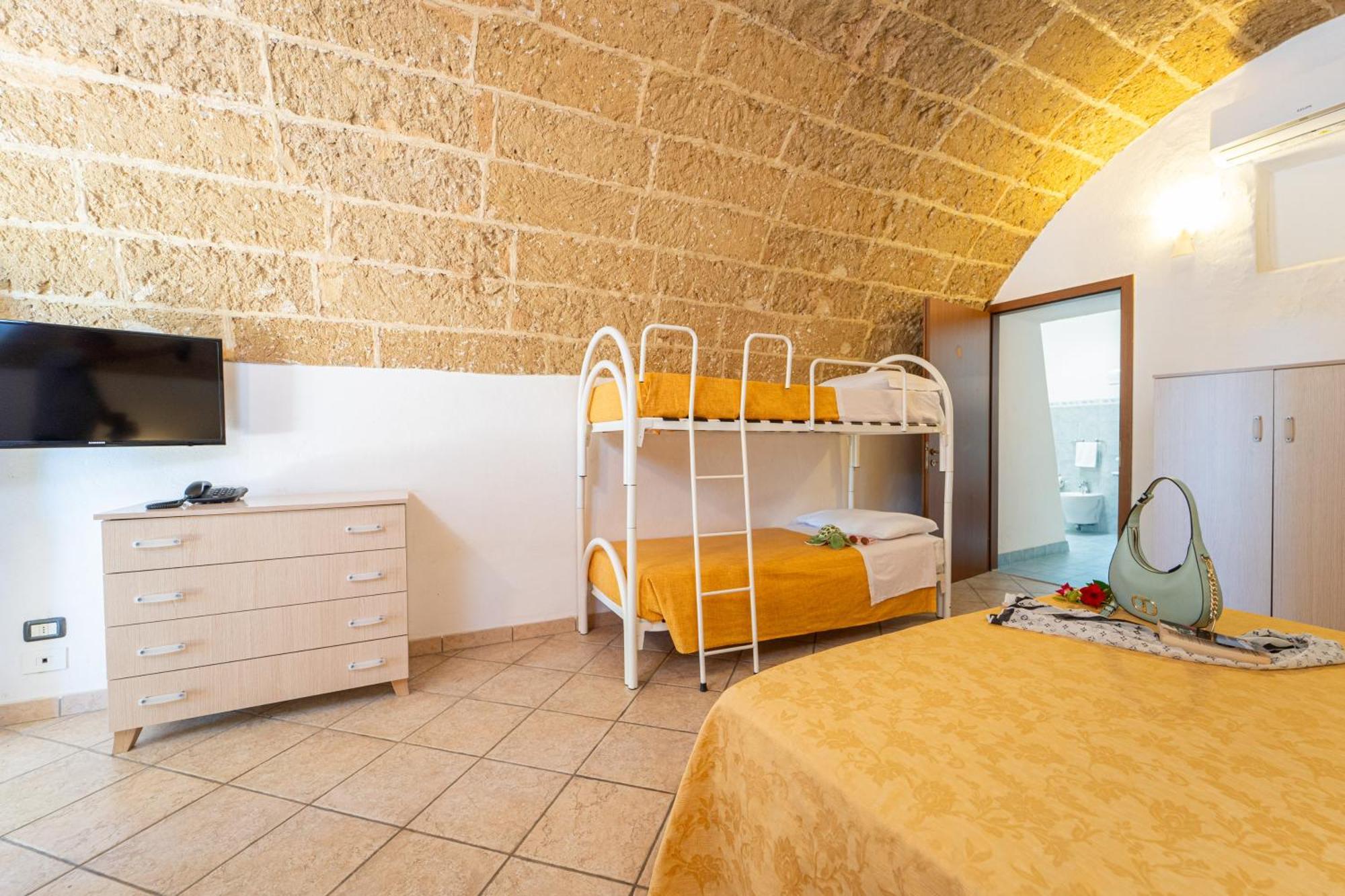 Hotel Masseria Le Pajare เปรสซิกเช ภายนอก รูปภาพ