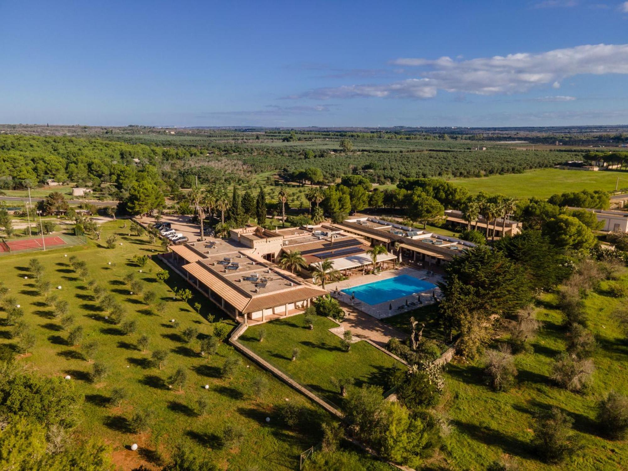 Hotel Masseria Le Pajare เปรสซิกเช ภายนอก รูปภาพ