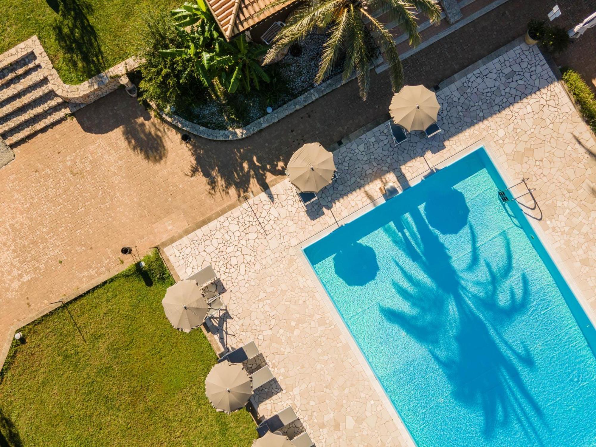 Hotel Masseria Le Pajare เปรสซิกเช ภายนอก รูปภาพ